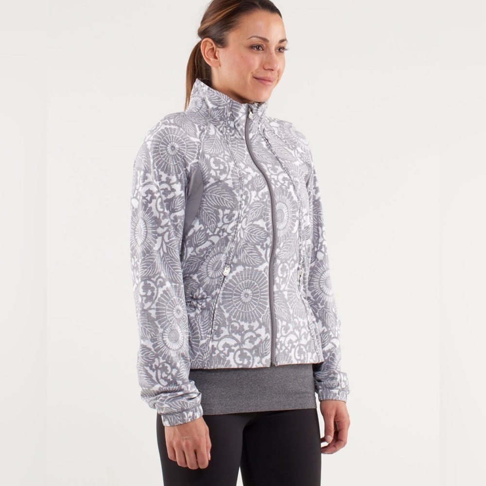 Lululemon | Travel To Track Jacket Beachy Floral‎ White Fossil Athleisure Size 4